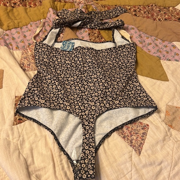 Free People Floral Thong Bodysuit black size M NWT - Picture 4 of 4